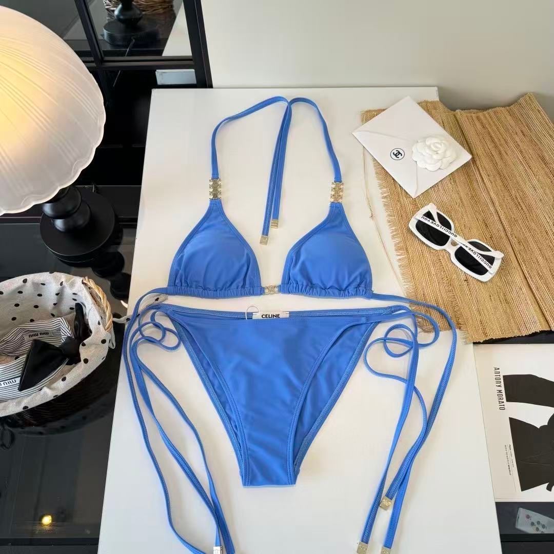 Triomphe Bikini-Set Hellblau mit goldenem Verschluss