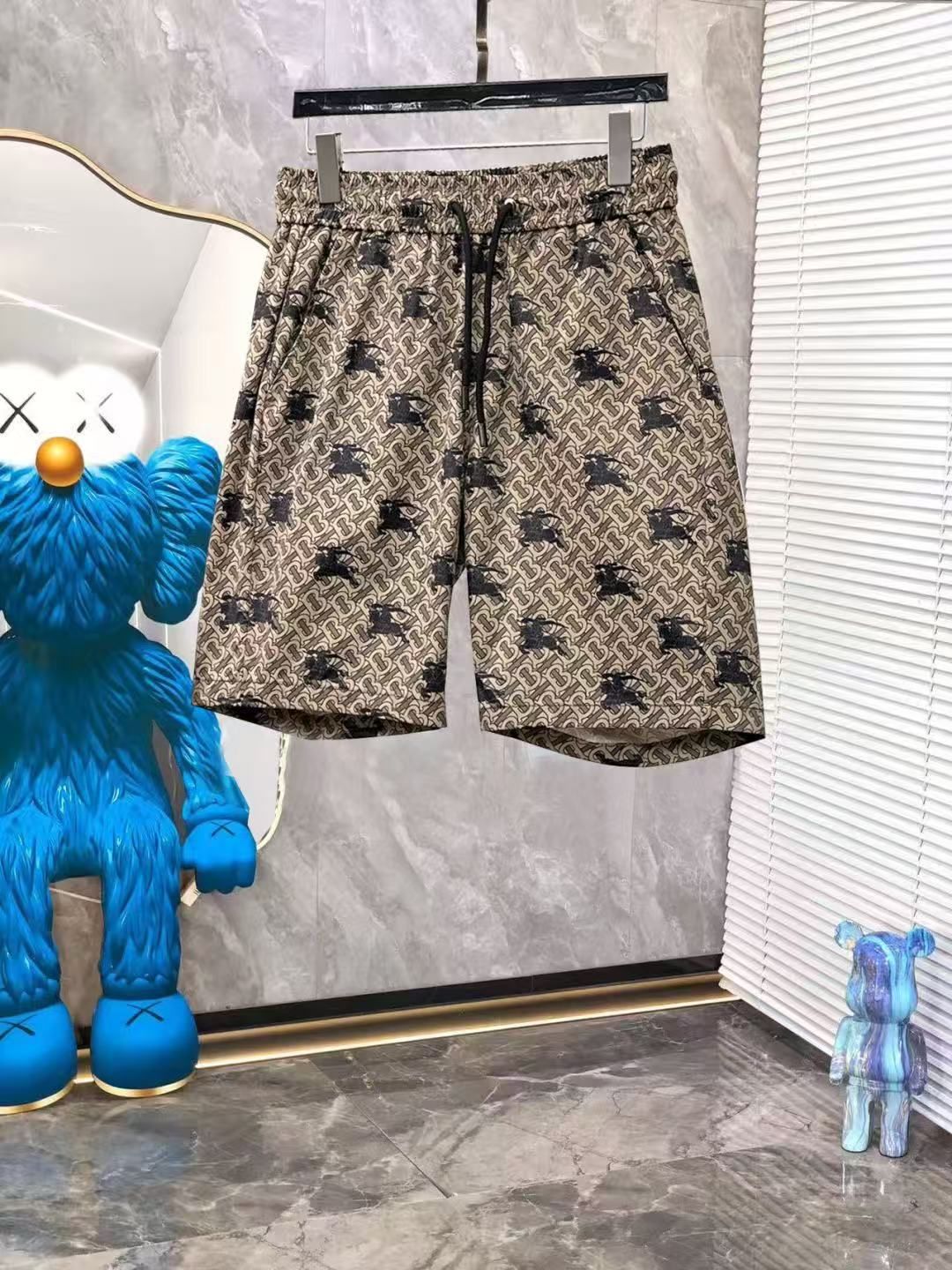 Badehose mit Monogramm-Print und Reitermotiv