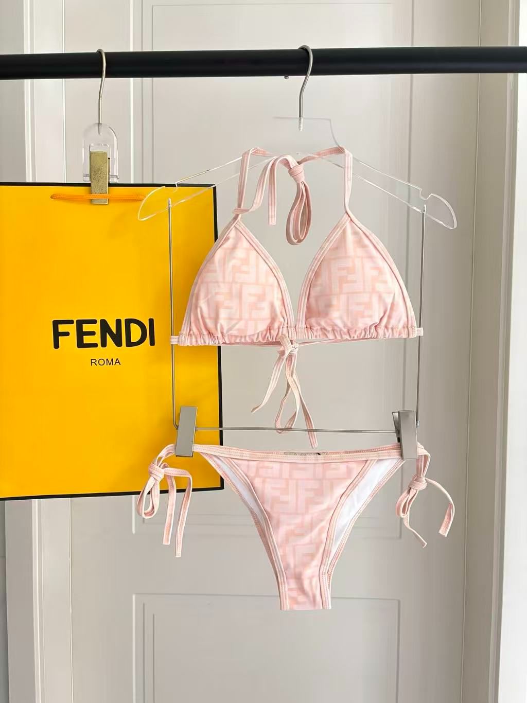 Triangel-Bikini mit FF-Logomuster Pastellrosa