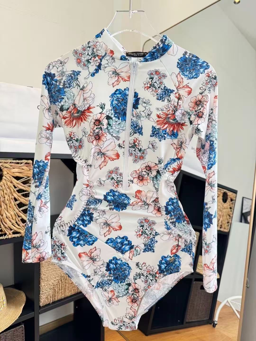 Langärmeliger Badeanzug mit Reißverschluss und floralem Print