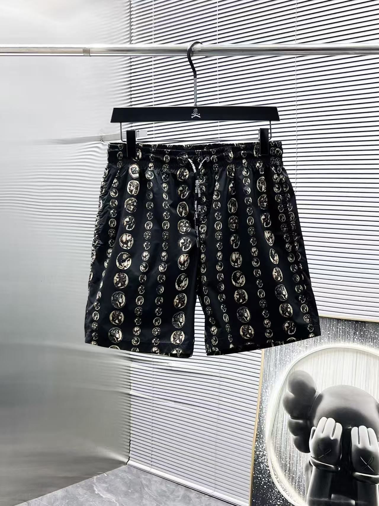 Badehose mit Medaillon-Print Schwarz