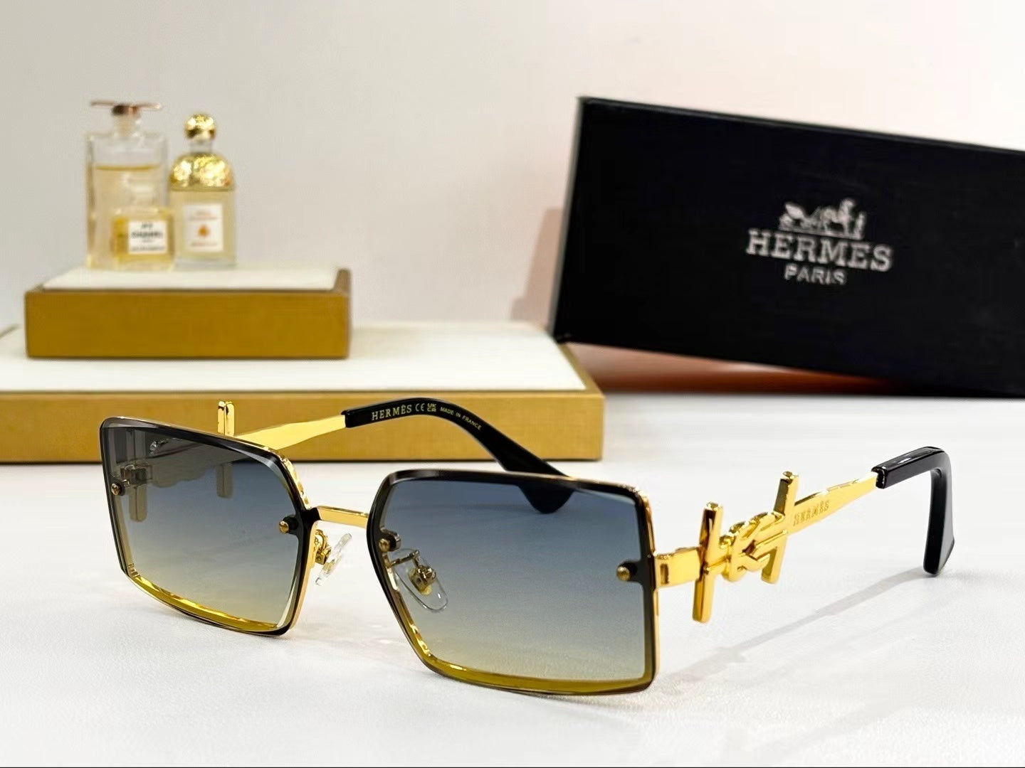 Sonnenbrille 9716 Schwarz/Gold Blau getönte Gläser