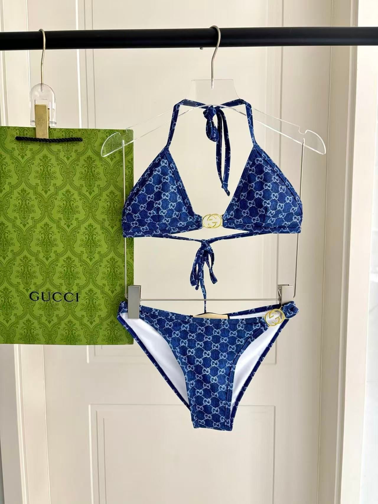 Bikini-Set mit GG-Monogramm und Triangel-Top Blau