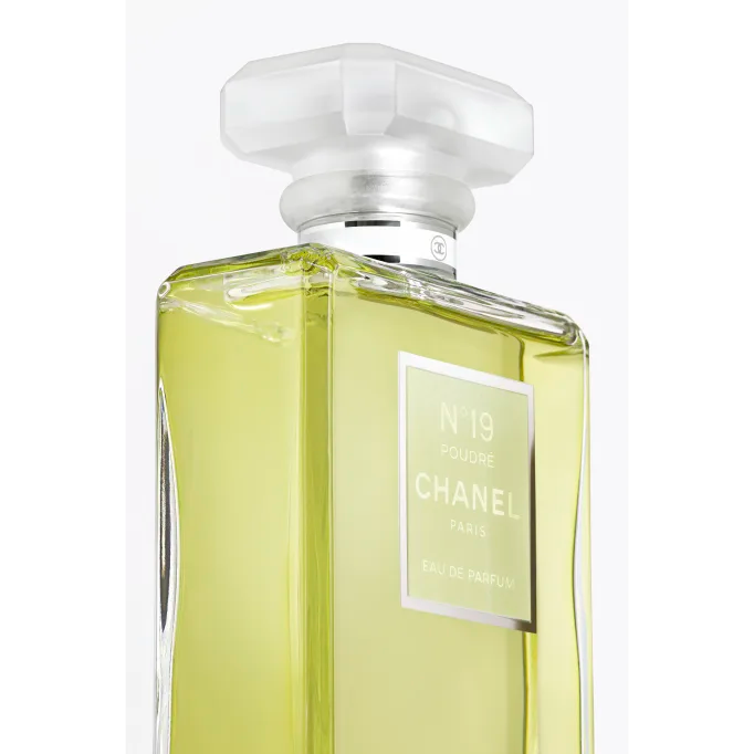 N°19 POUDRÉ EAU DE PARFUM