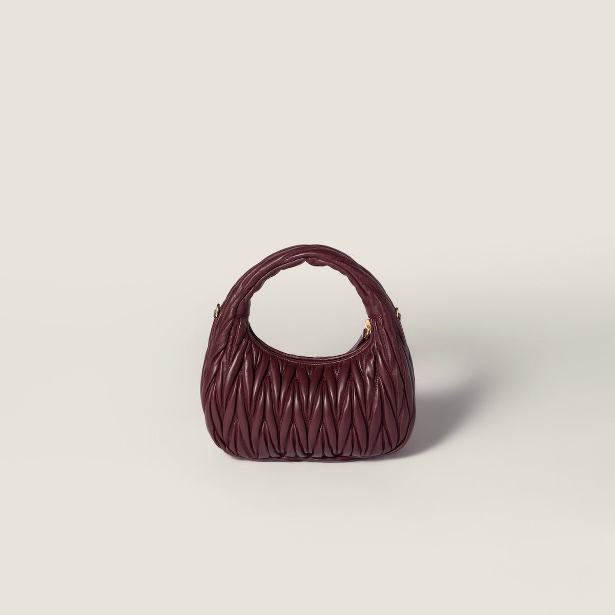 Hobo bag Wander small made of matelassed nappa leather in Bordeaux