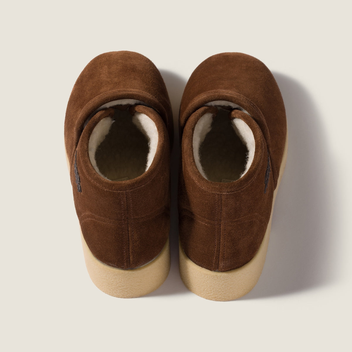 Stiefeletten aus Wildleder und Lammfell in Kakao