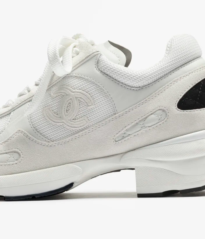 Sneaker aus Mischgewebe und Wildleder in Weiß/Schwarz
