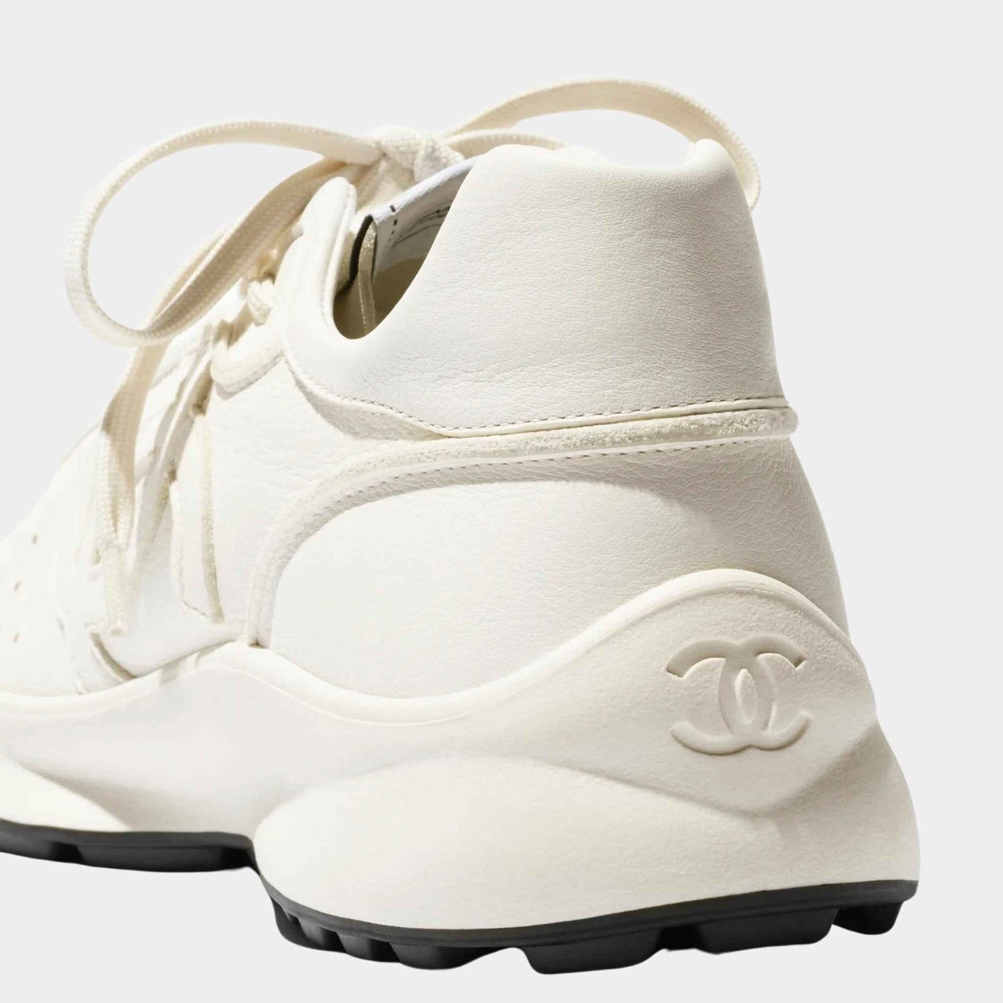 Sneaker aus weißem Leder
