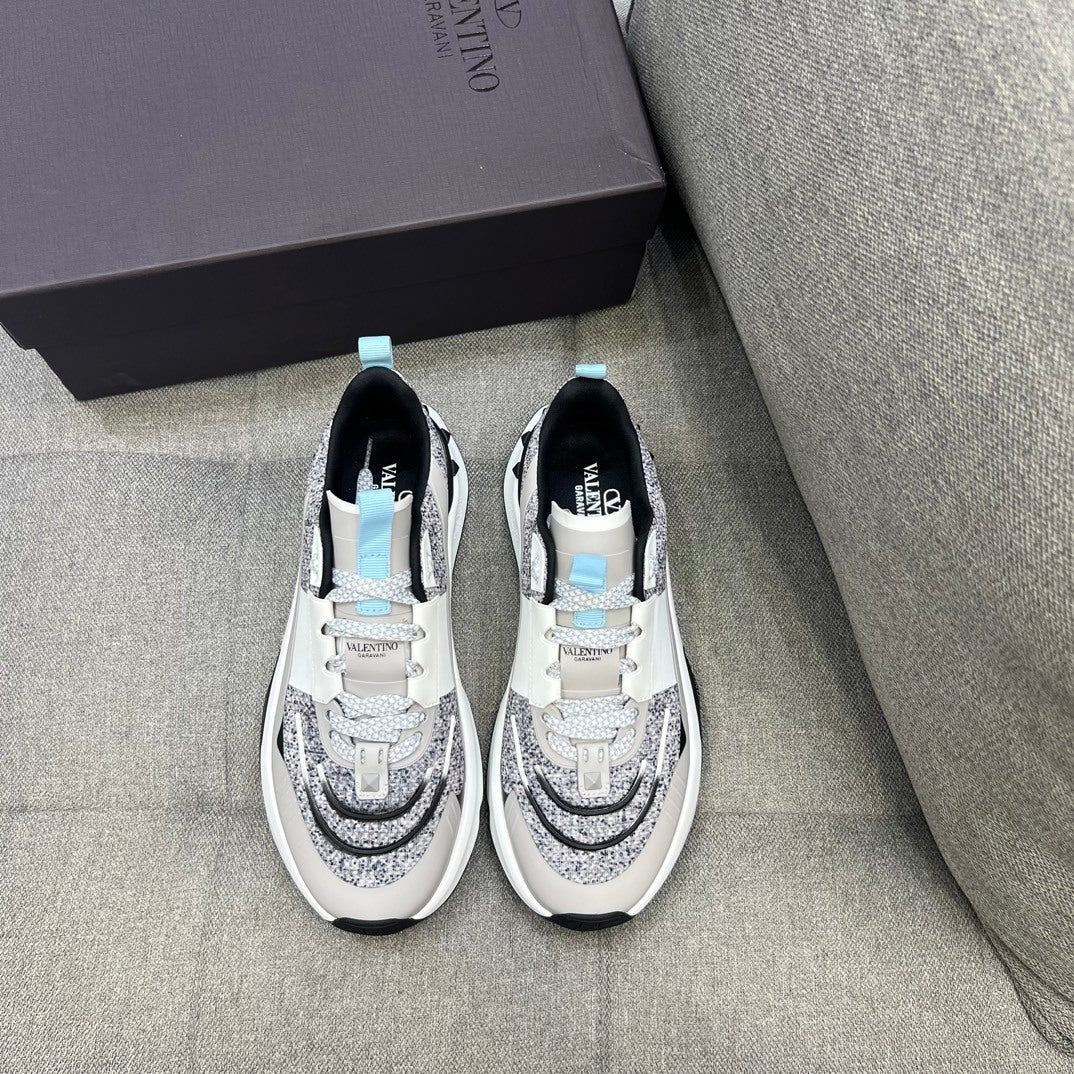 True Act low-top sneakers in gray mesh