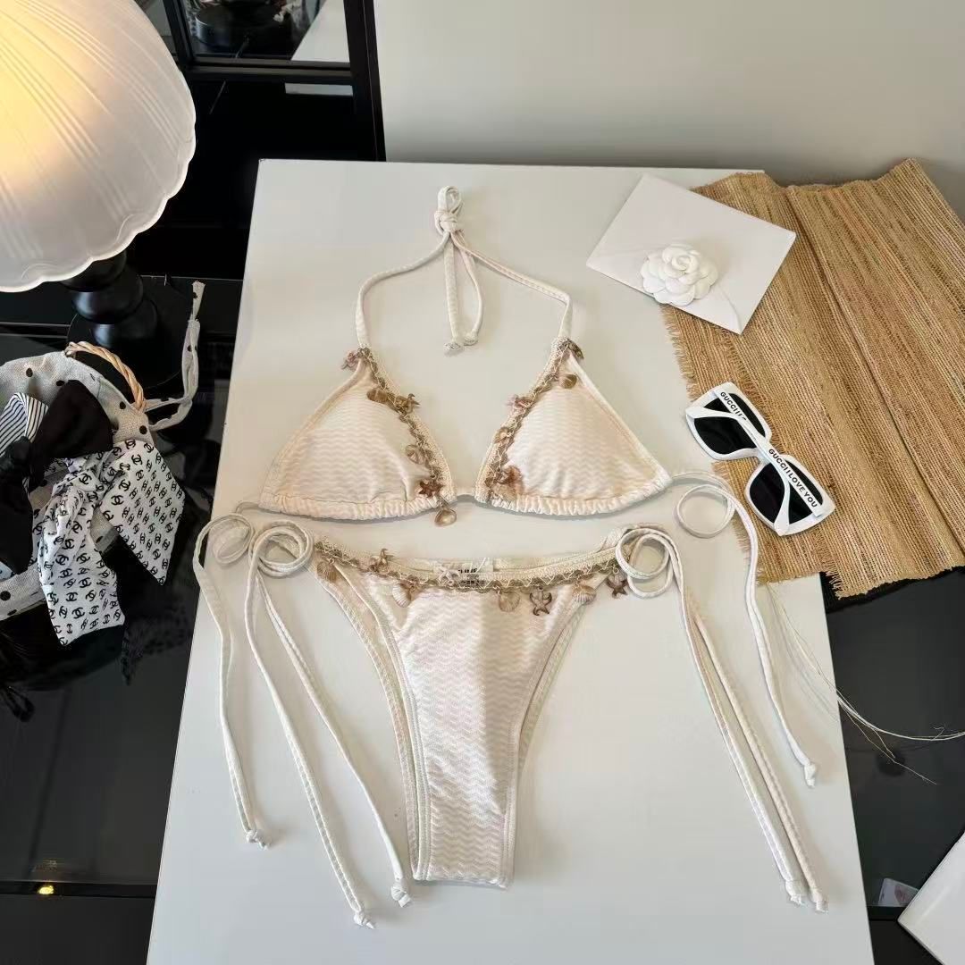 Triomphe Bikini-Set Beige mit maritimen Applikationen