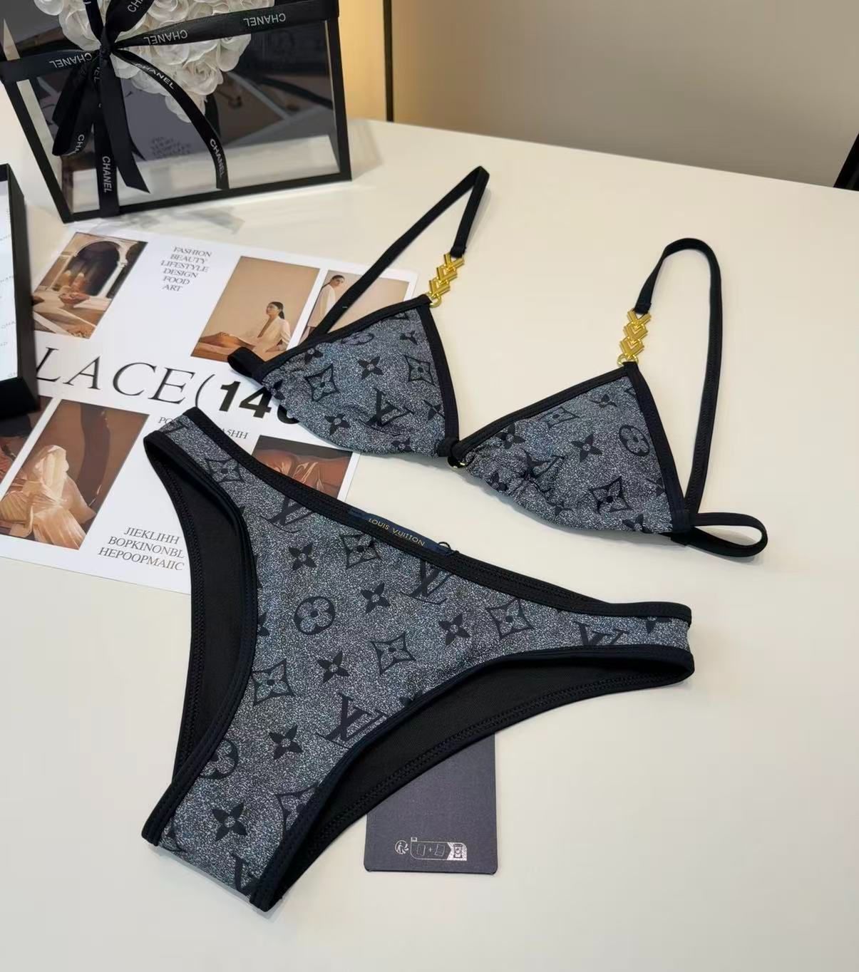 Monogram Glitter Chain Link Bikini Grau