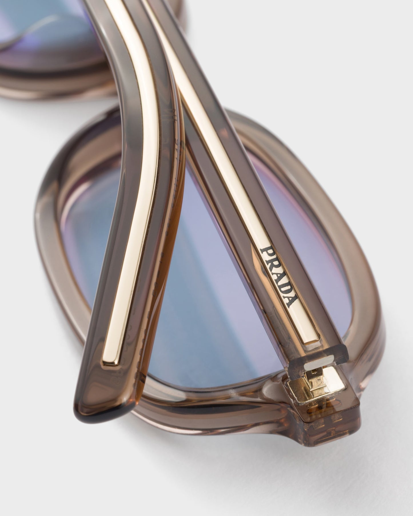 Sunglasses with iconic metal plaque and Crystal Ultraviolet lenses