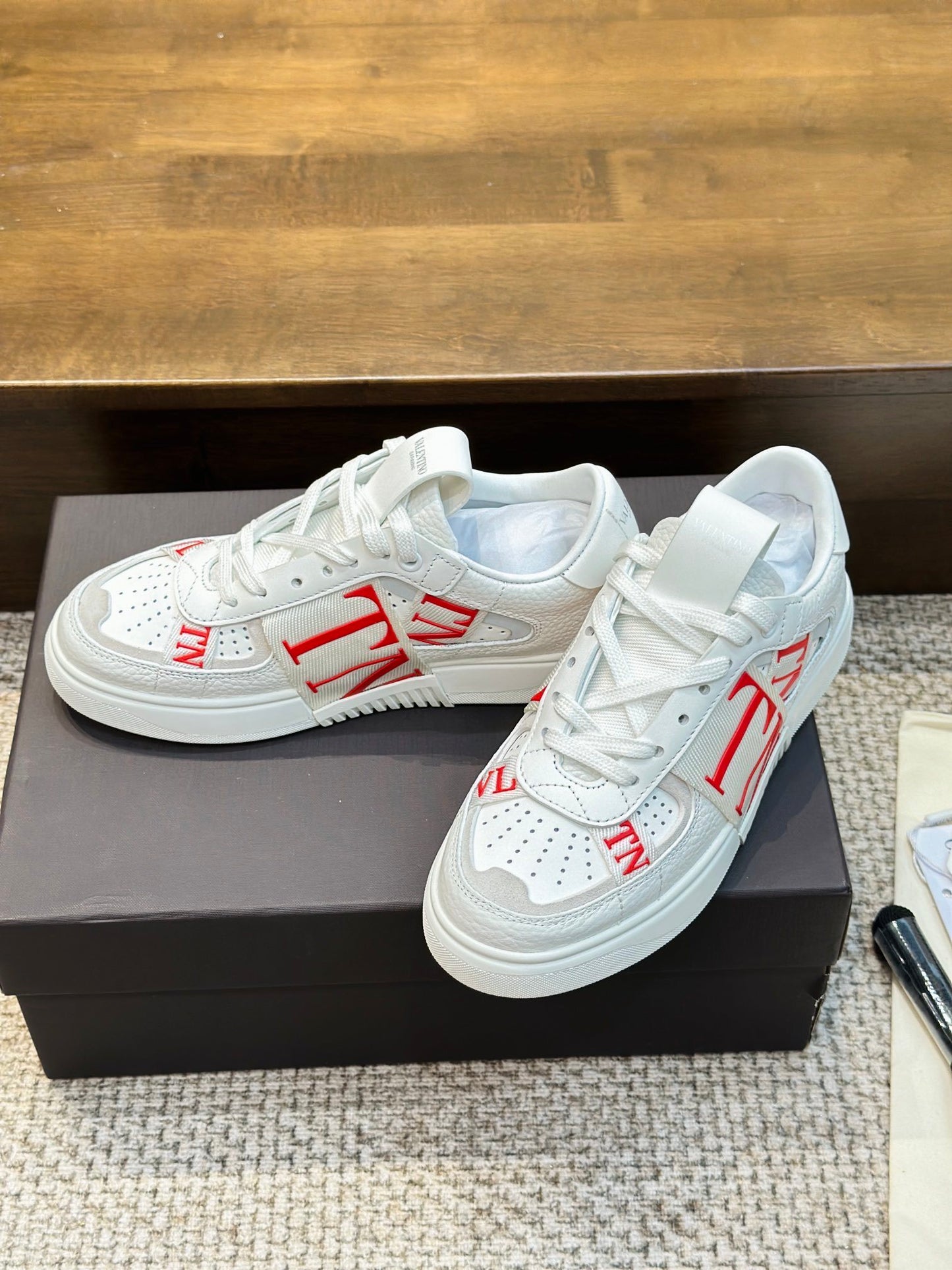 VL7N Leather Sneakers White/Red