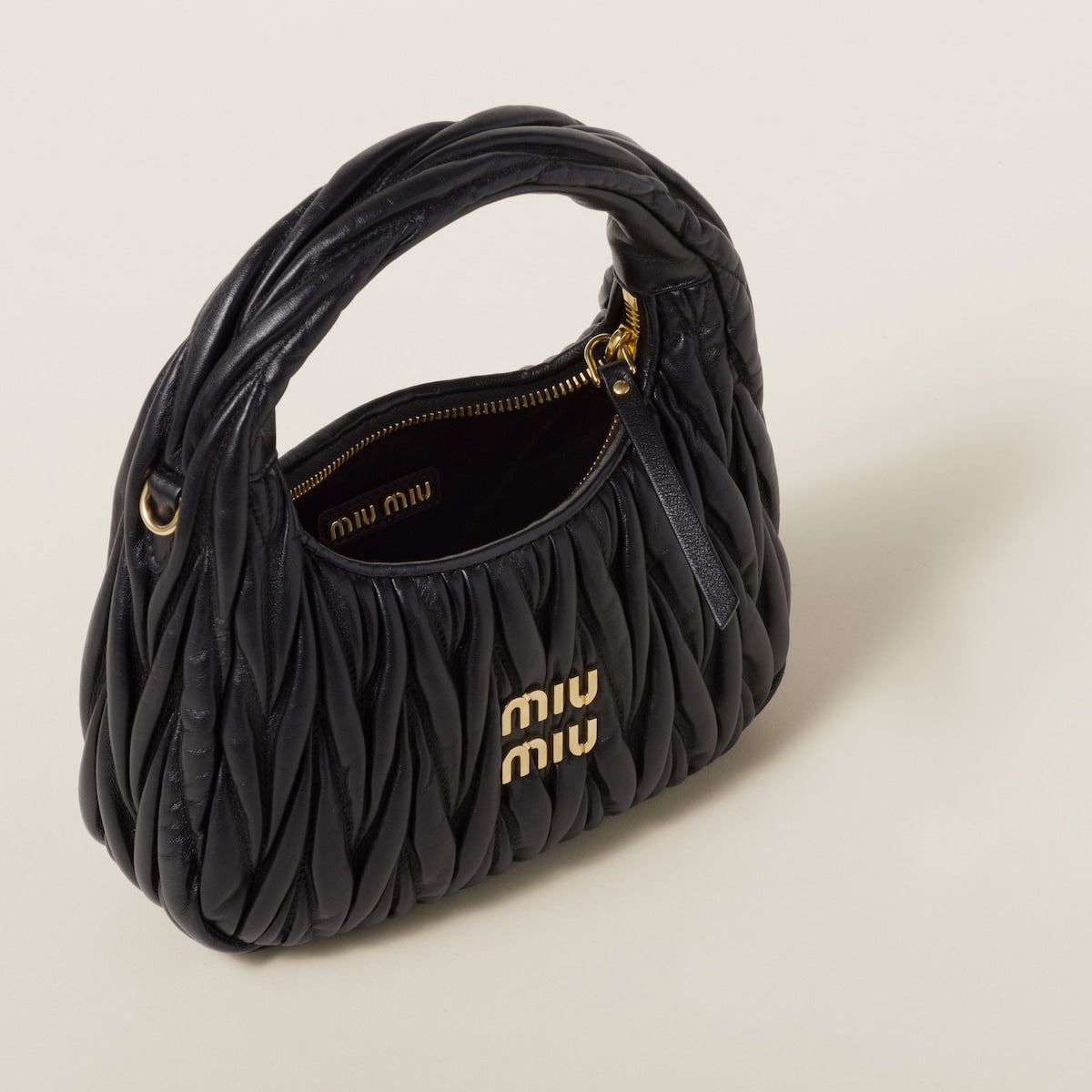 Hobo bag Wander small made of matelassed nappa leather in black