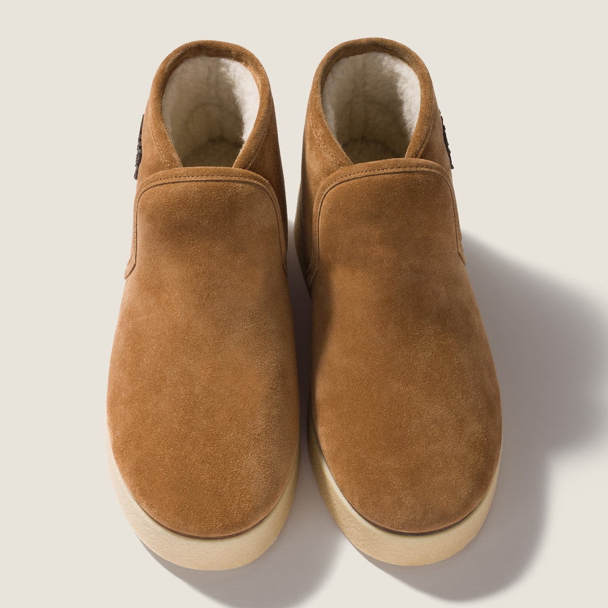 Stiefeletten aus Wildleder und Lammfell in Zimt