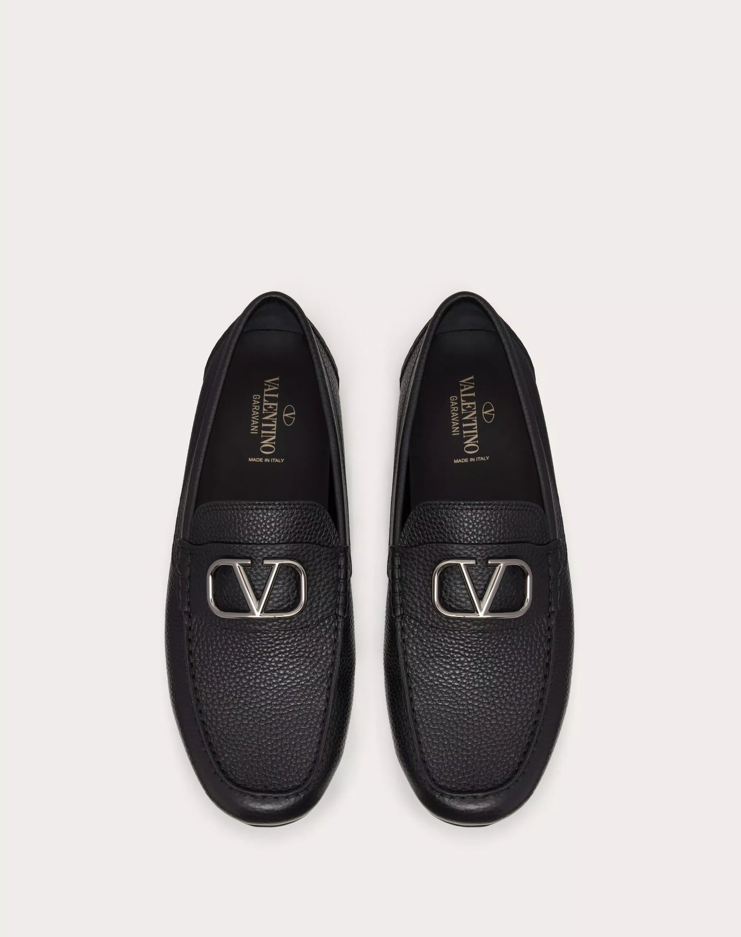 Driver Loafer VLogo Signature aus genarbtem Kalbsleder Schwarz