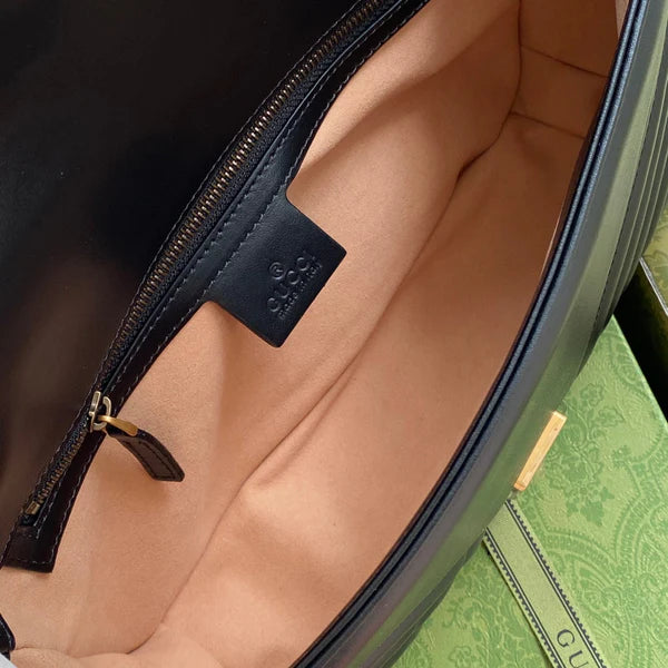 GG Marmont Mittelgroße Matelassé-Tasche Schwarz