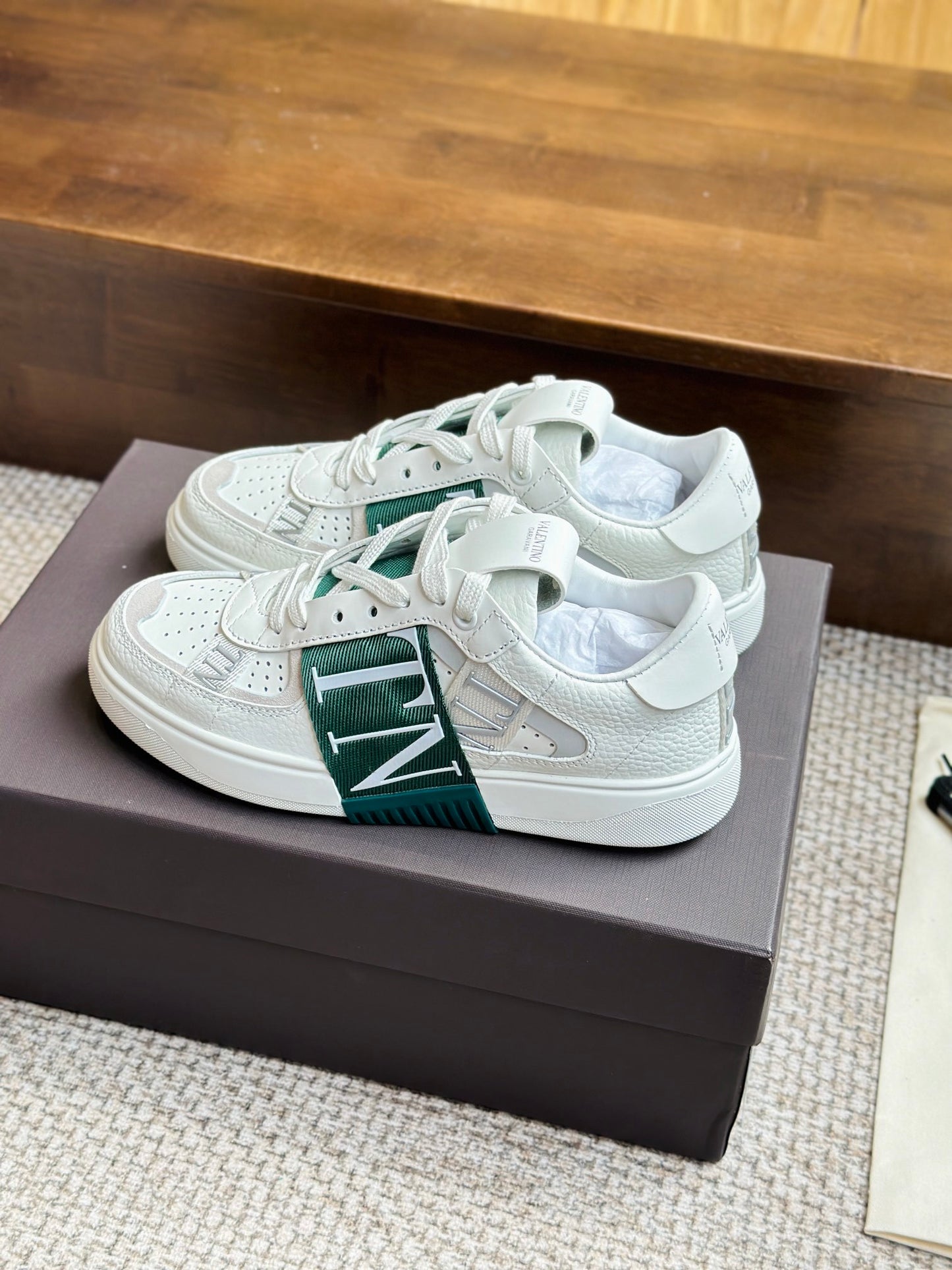 VL7N Leather Sneakers White/Green