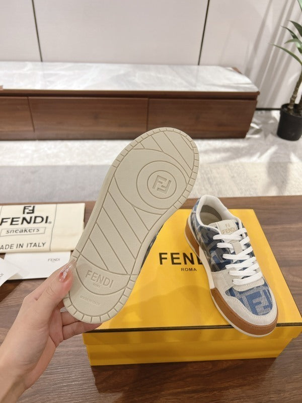 Match sneakers in blue suede