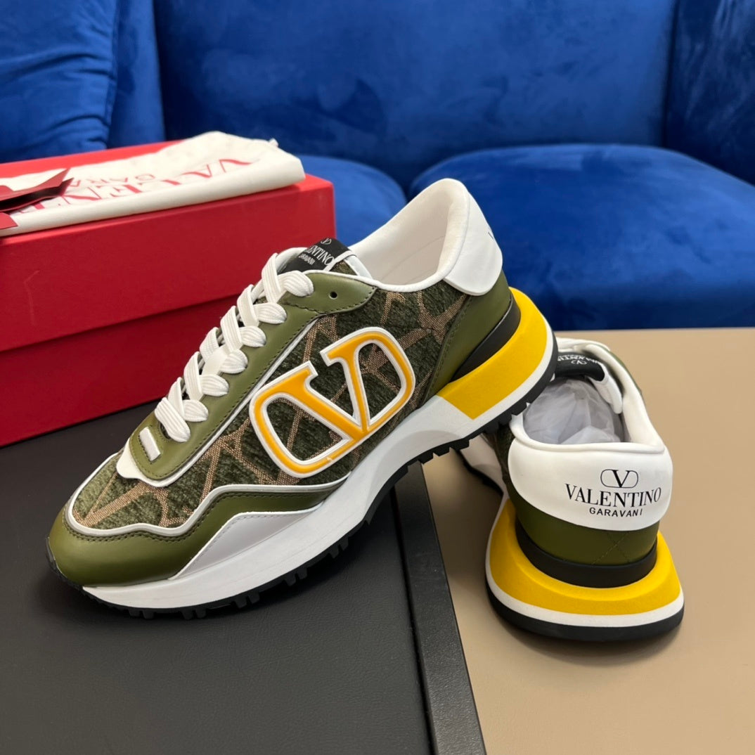 Lacerunner sneakers with suede trim, green