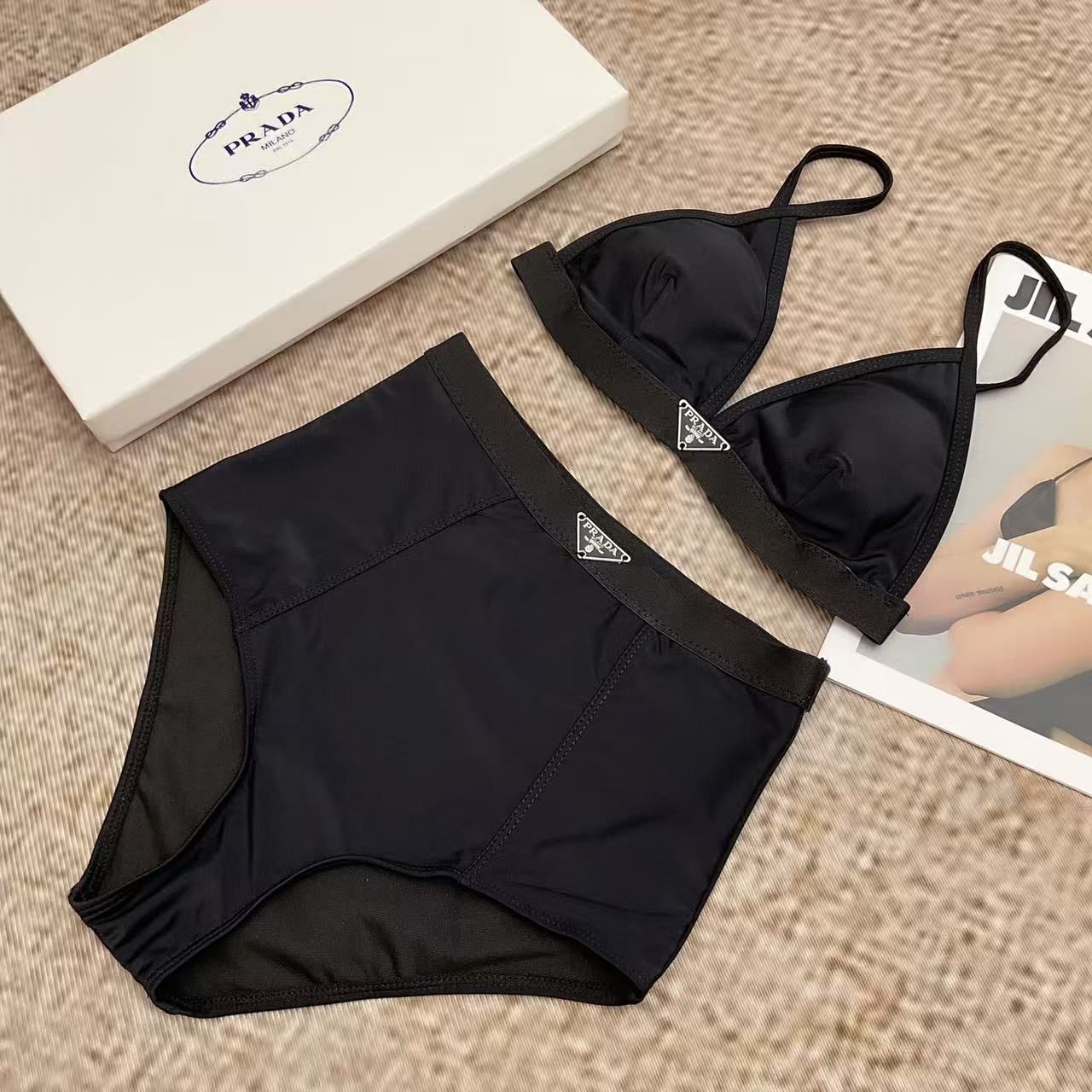 High-Waist-Bikini aus technischem Gewebe