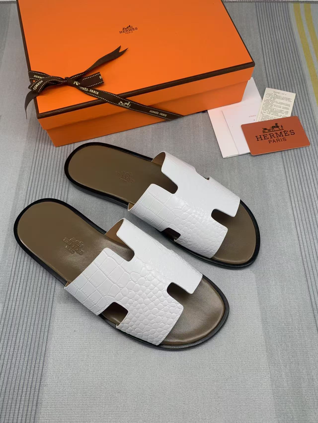 Herren-Sandalen Izmir aus weißem Leder mit Krokodilprägung