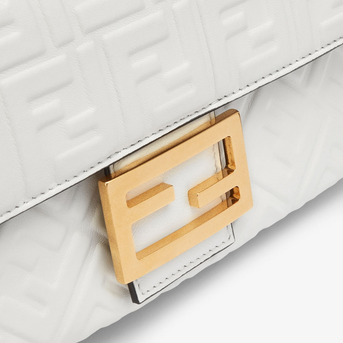 Baguette Chain Midi in white nappa leather