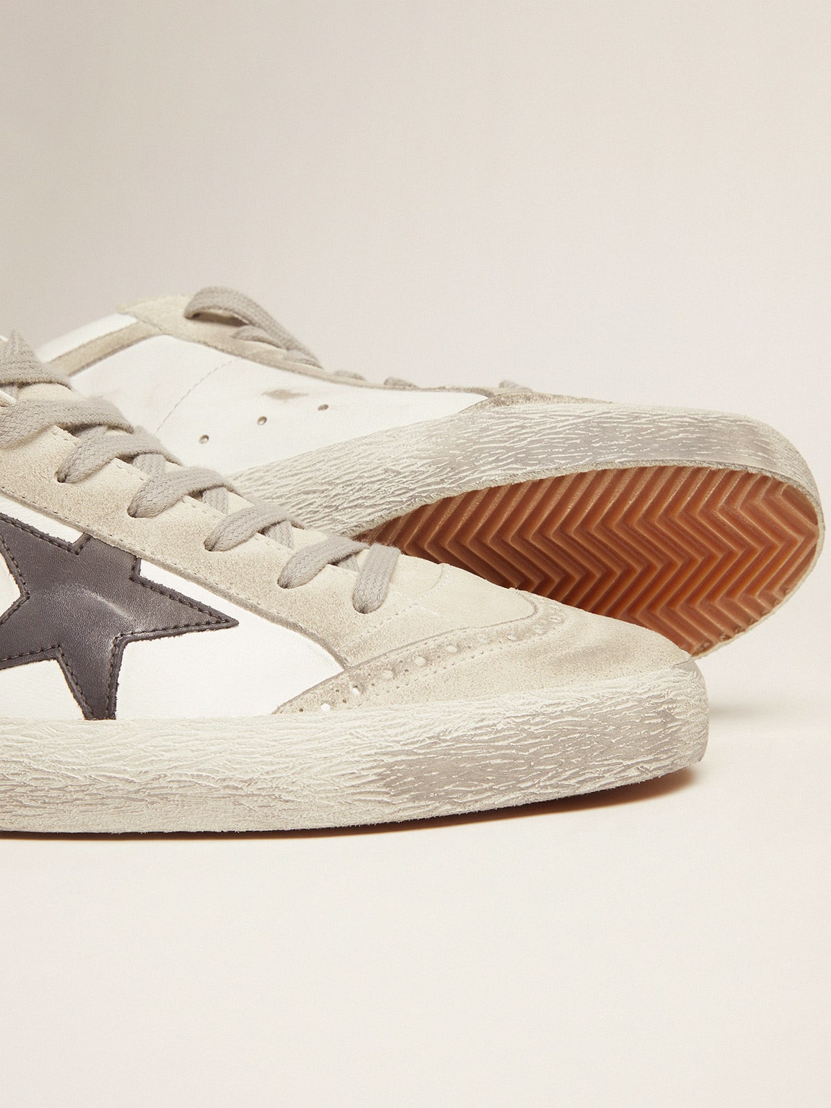 Mid Star white with black star
