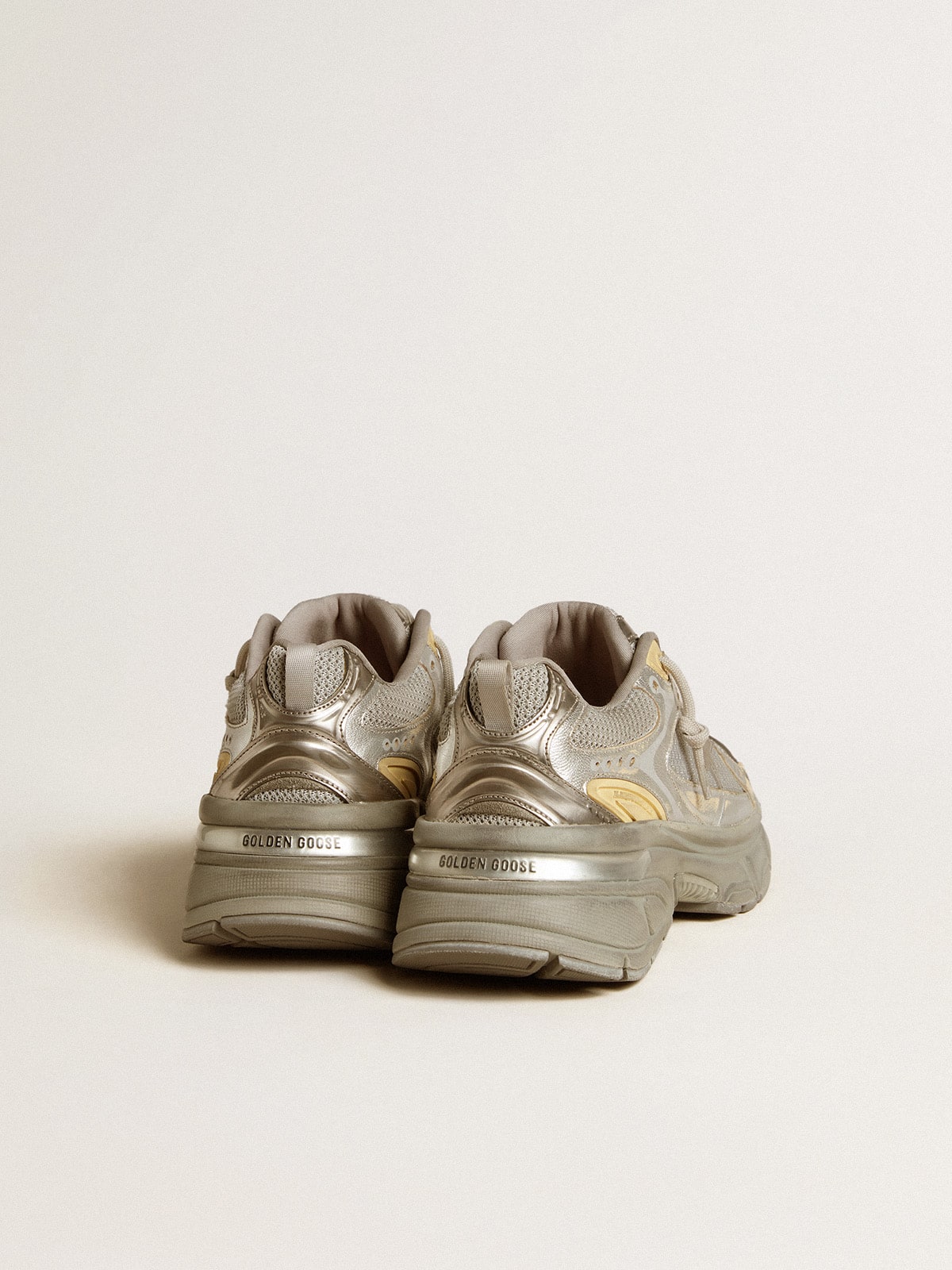Silver-colored Lightstar made of metallic leather and mesh with a gray star