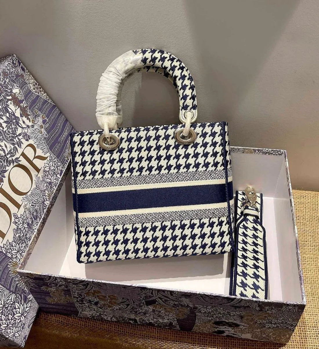 Medium Dior Book Tote Schwarz/Weiß