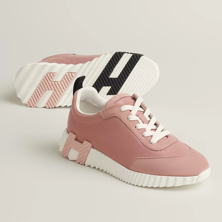 Bouncing sneaker pink watercolor