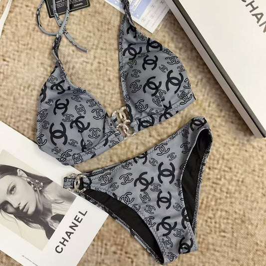 Bikini-Set mit Monogramm Grau und Kristallen
