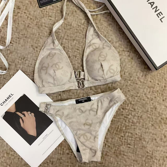 Bikini-Set mit Monogramm Beige und goldenem Logo