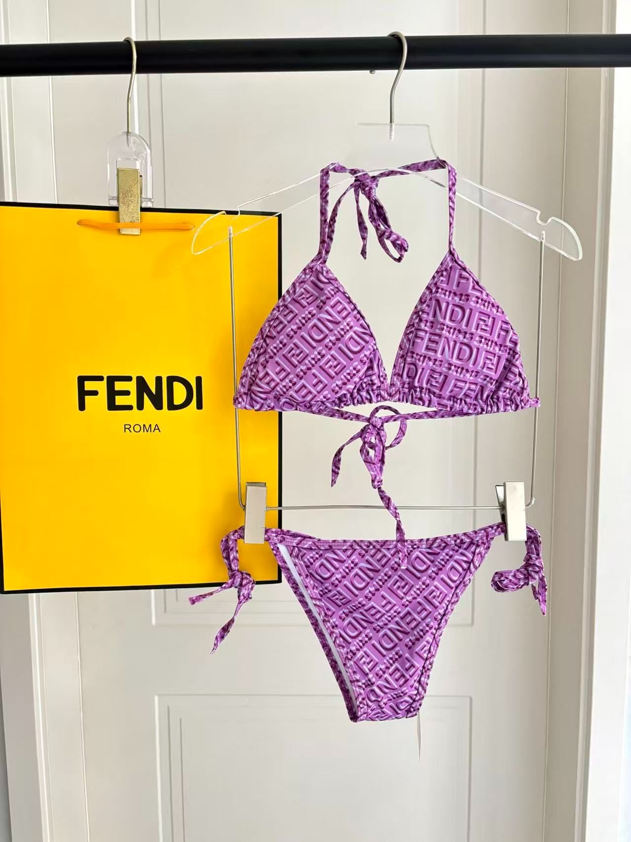 Triangel-Bikini mit FF-Logomuster Violett