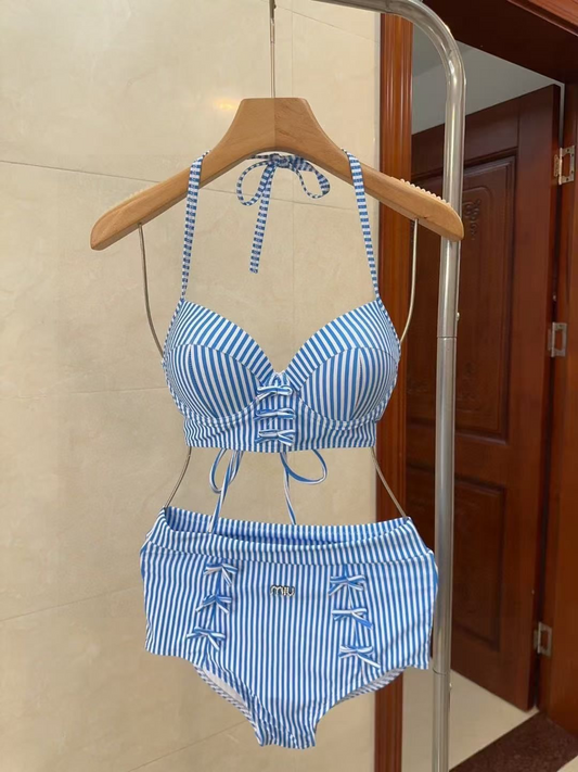 Gestreiftes Bikini-Set im Matrosenstil