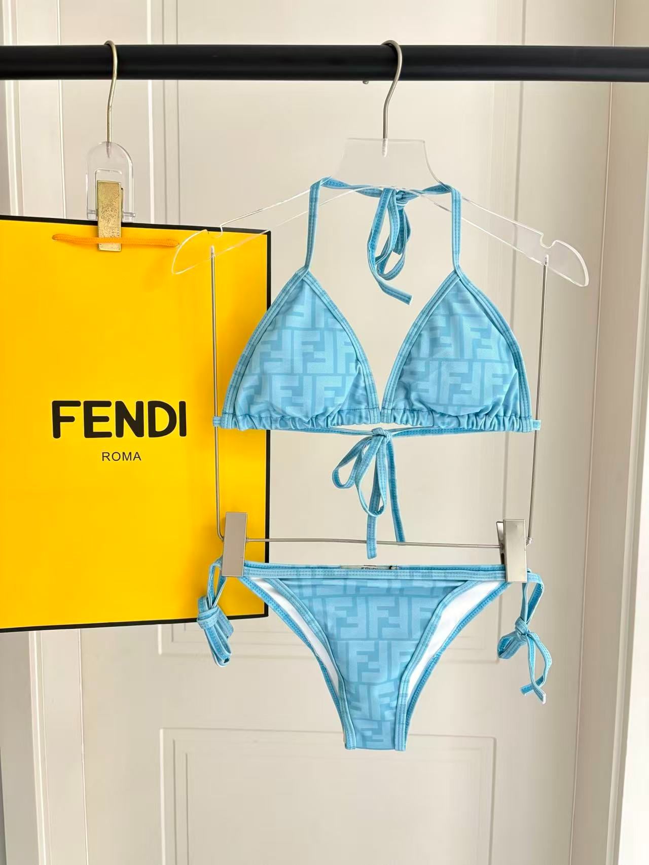 Triangel-Bikini mit FF-Logomuster Himmelblau