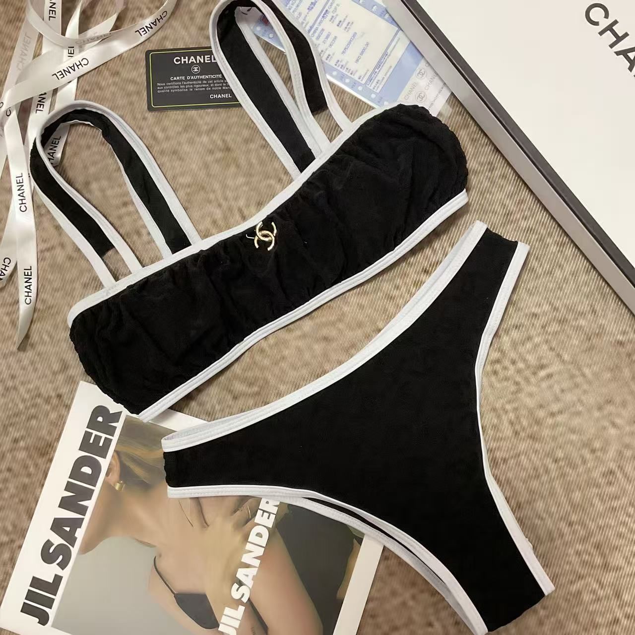 Bralette-Bikini-Set Schwarz mit weißem Besatz