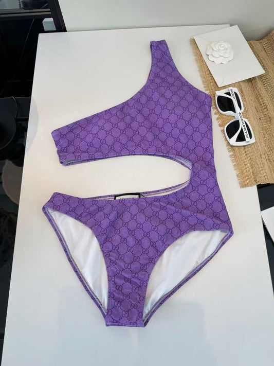 Asymmetrischer Badeanzug mit Cutout und GG-Monogramm Lila