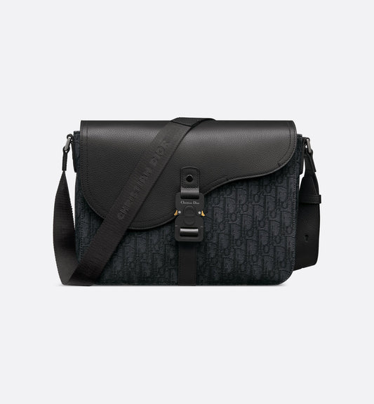 Saddle shoulder bag with flap black