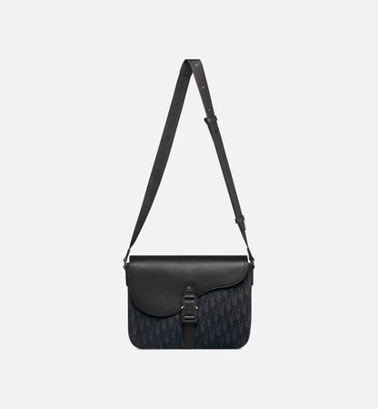 Saddle shoulder bag with flap black