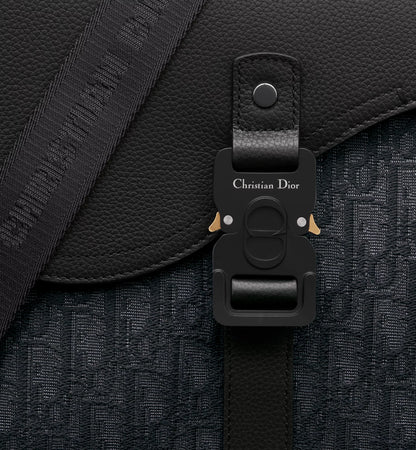 Saddle shoulder bag with flap black