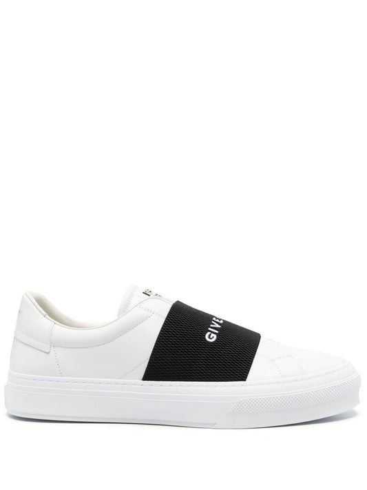 Urban street sneakers in white