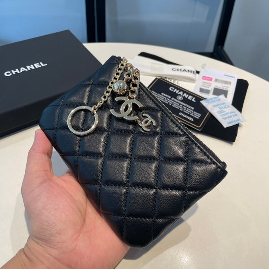 Quilted leather wallet with key ring and charm
