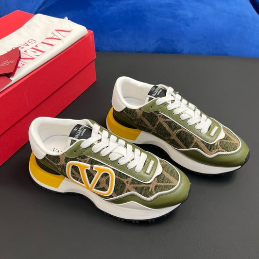 Lacerunner sneakers with suede trim, green