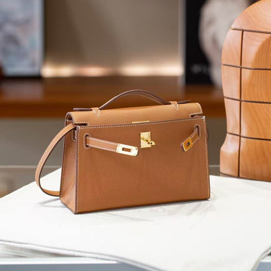 Kelly Pochette – Epsom Leather in Gold