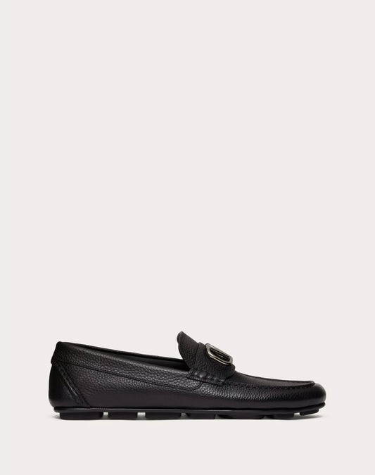 Driver Loafer VLogo Signature aus genarbtem Kalbsleder Schwarz