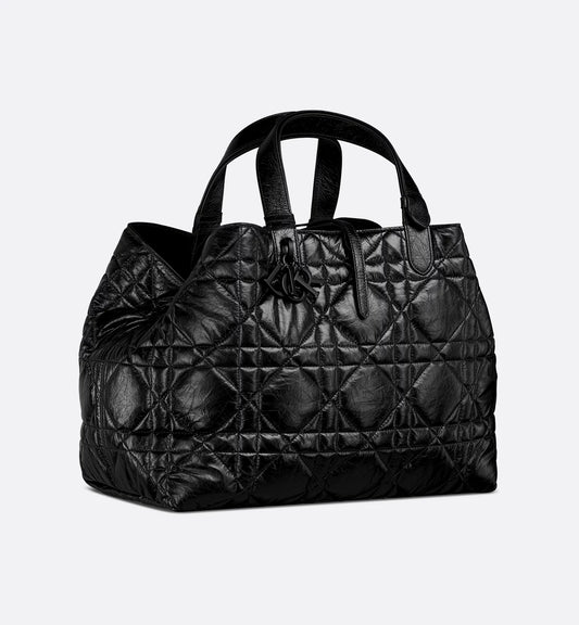 Toujours Medium bag in black crinkled calfskin with Macrocannage topstitching