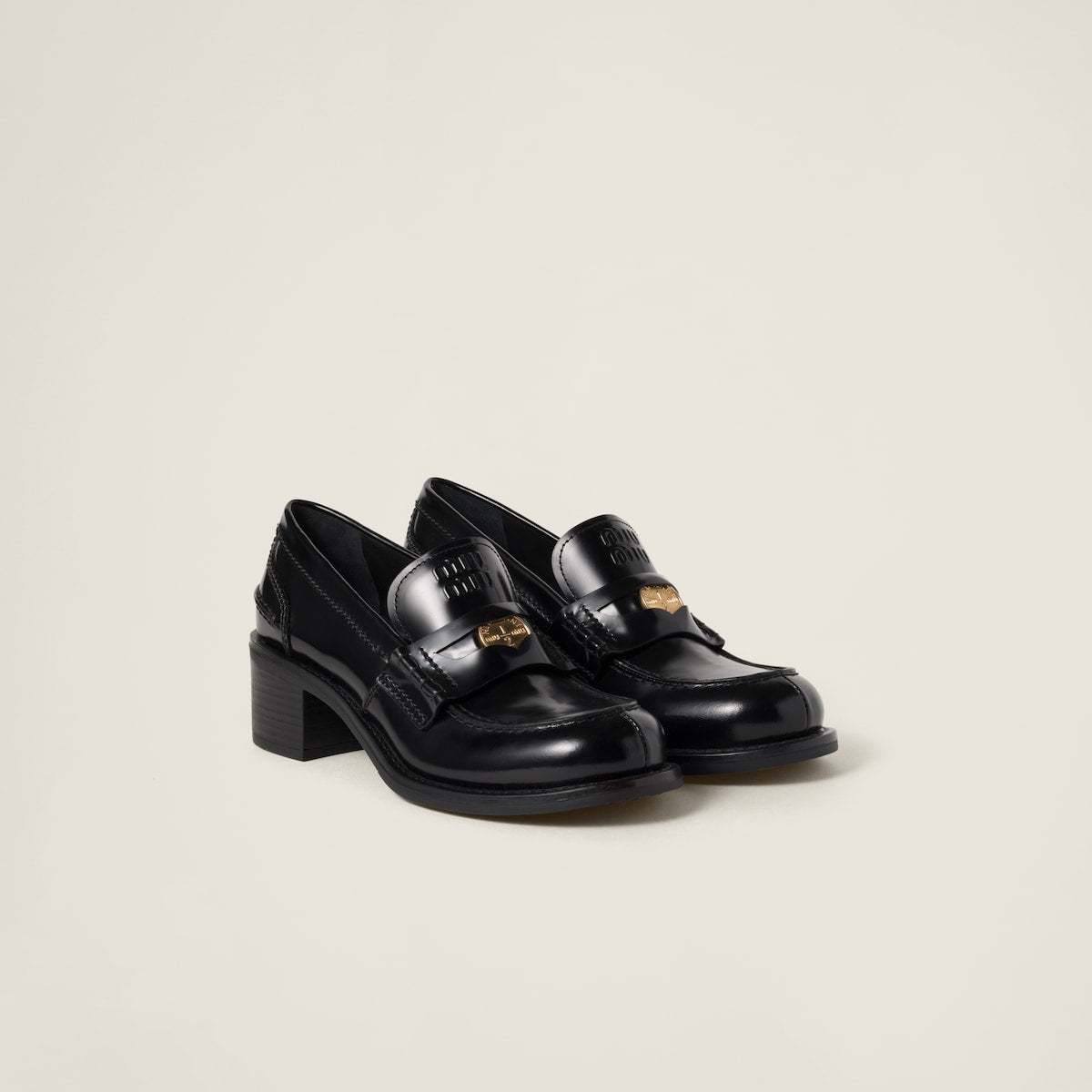 Hohe Loafer aus gebürstetem Leder in Schwarz