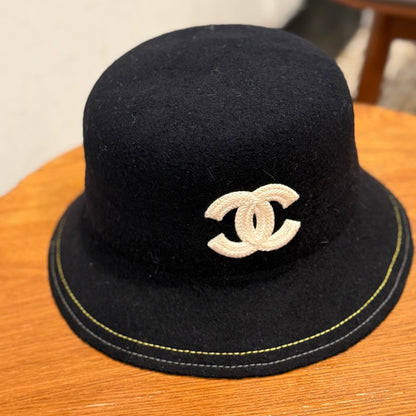 Bucket hat made from a cashmere/wool blend