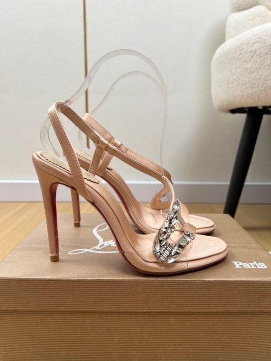Loubigirl Chain 100 verzierte Ledersandalen beige